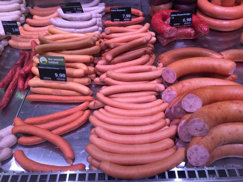 charcuterie-TOULON-min_sausages_meat_butchery-1069321